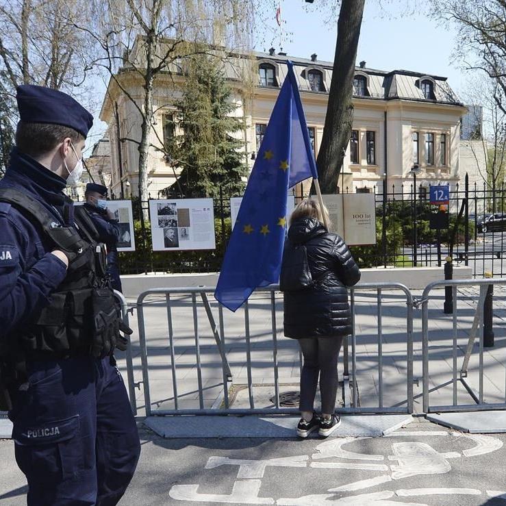 Poland lawmakers back law intended to release EU funds